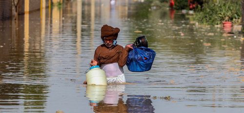 برخی دستگاه‌ها کار در مناطق سیل زده خوزستان را رها کرده اند