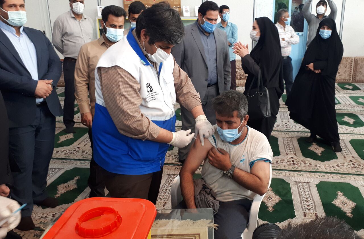 واکسیناسیون کارکنان آرامستانهای اهواز واکسیناسیون کارکنان آرامستانهای اهواز