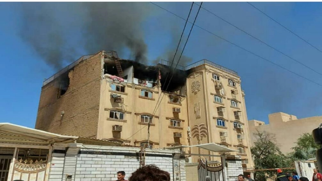 مهار آتش سوزی در یک مجتمع مسکونی ۱۲ واحدی در اهواز مهار آتش سوزی در یک مجتمع مسکونی ۱۲ واحدی در اهواز