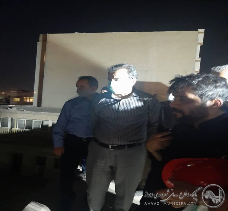 بازدید شهردار اهواز از محل آتش سوزی منطقه عامری بازدید شهردار اهواز از محل آتش سوزی منطقه عامری