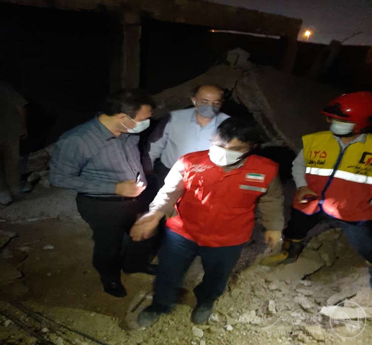 بازدید شهردار اهواز از محل حادثه ریزش ساختمان در میدان فرهنگ شهر بازدید شهردار اهواز از محل حادثه ریزش ساختمان در میدان فرهنگ شهر
