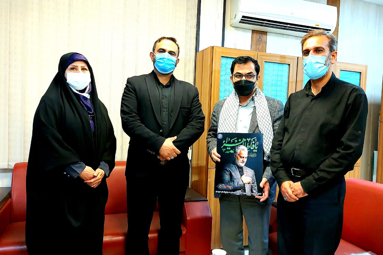 تجلیل از مدیر روابط عمومی شرکت فولاد خوزستان تجلیل از مدیر روابط عمومی شرکت فولاد خوزستان