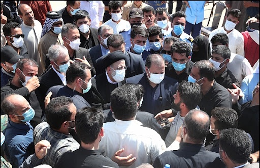 حکمرانی دینی یعنی حضور بدون تشریفات آیت الله رئیسی در خوزستان حکمرانی دینی یعنی حضور بدون تشریفات آیت الله رئیسی در خوزستان