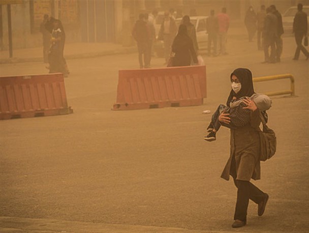 مردم خوزستان از وجود ریزگردها و هوای خاکی به ستوه آمده اند