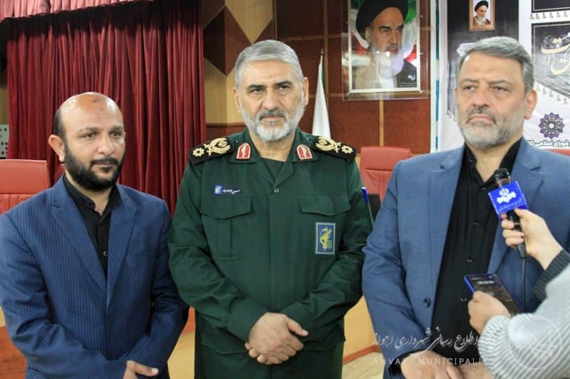 نشست هم اندیشی فرمانده سپاه حضرت ولیعصر(عج) خوزستان در صحن شورای شهر با حضور شهردار و اعضای شورا نشست هم اندیشی فرمانده سپاه حضرت ولیعصر(عج) خوزستان در صحن شورای شهر با حضور شهردار و اعضای شورا