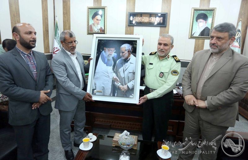 شهردار اهواز در دیدار با فرمانده انتظامی خوزستان: امروز مردمی ترین قوای نظامی کشور نیروی انتظامی است شهردار اهواز در دیدار با فرمانده انتظامی خوزستان: امروز مردمی ترین قوای نظامی کشور نیروی انتظامی است