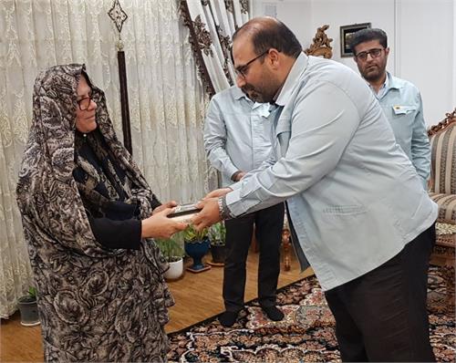 ارزش همـسـران شـهدا، کمتر از خود شهیدان نیست ارزش همـسـران شـهدا، کمتر از خود شهیدان نیست