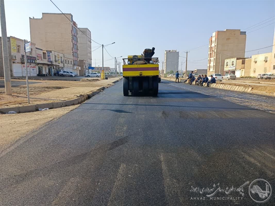 اجرای عملیات روکش آسفالت خیابان الحدید در کیانشهر
