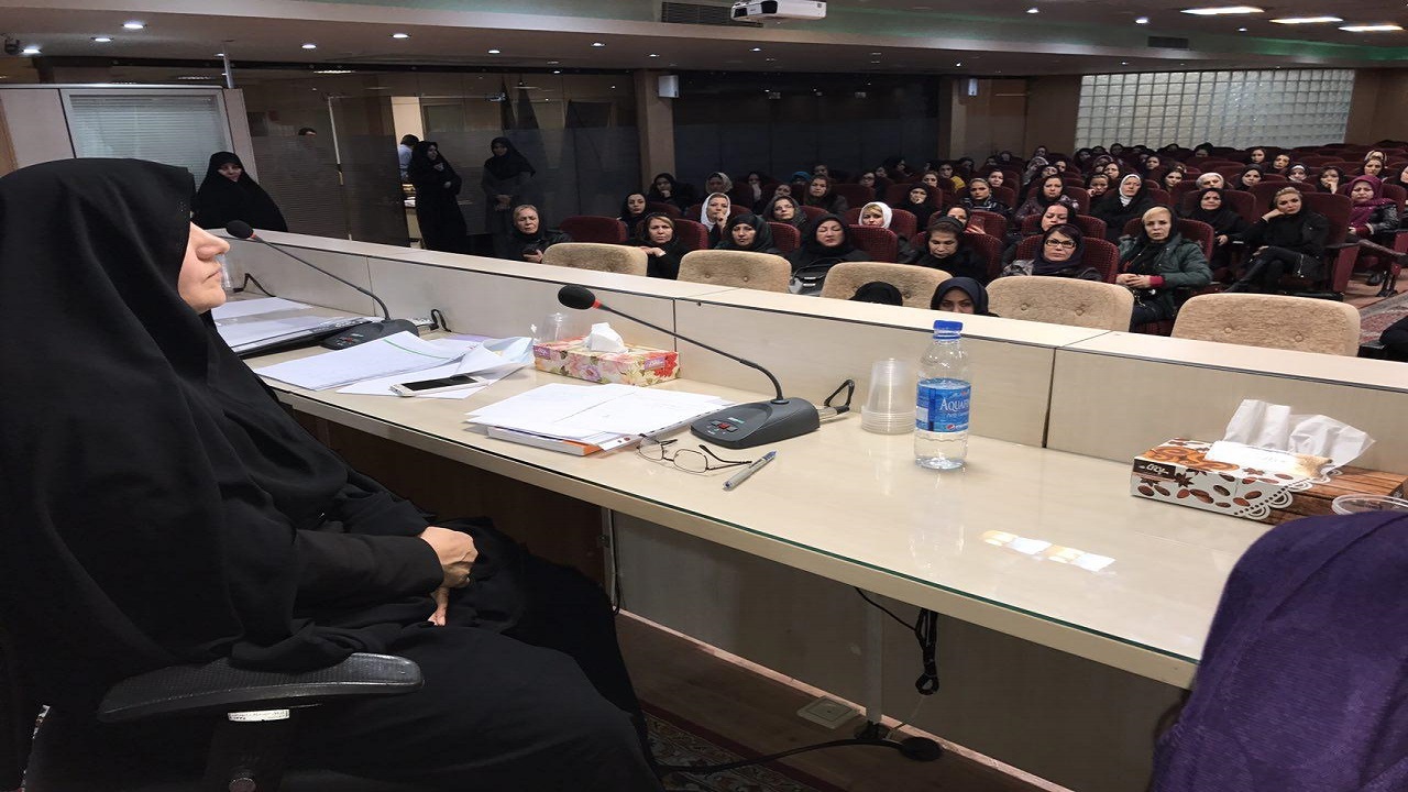 تجلیل از ۳۰۰ زن سرپرست خانواده خوزستانی