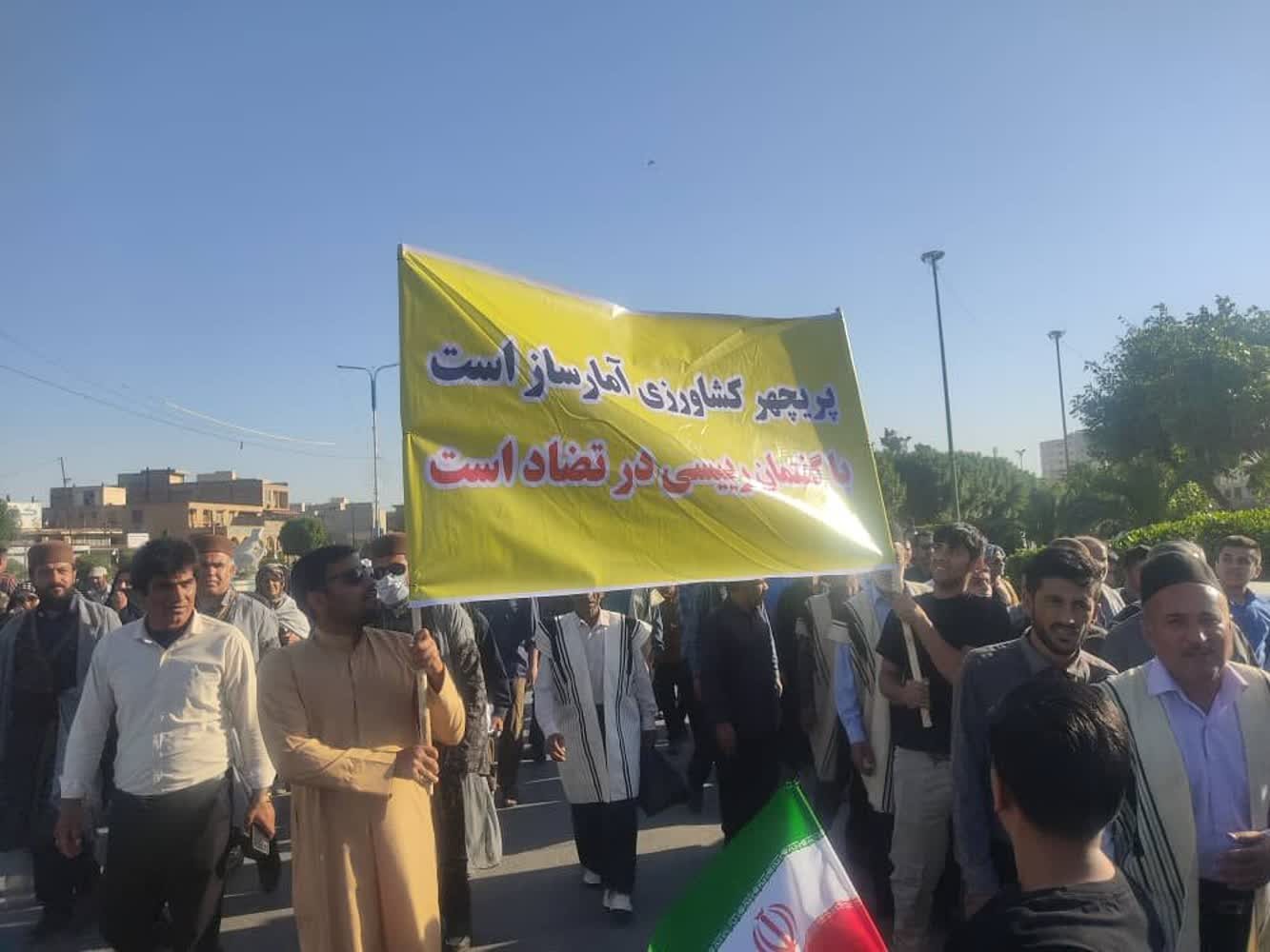 اعتراض گسترده کشاورزان خوزستانی به رئیس جهاد کشاورزی در مراسم استقبال از رئیس جمهور
