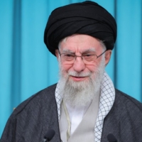 افراد هوشمند و صاحب‌نظران دلسوز باید راه‌های تقویت کشور را پیدا و دنبال کنند تا طرف مقابل دیگر حتی تهدید هم نمی‌کند