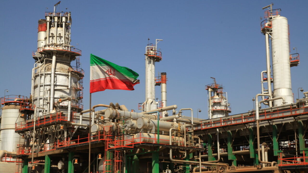 کشوری که پالایشگاه می‌سازد، چرا هنوز ثروت ملی نمی‌سازد؟